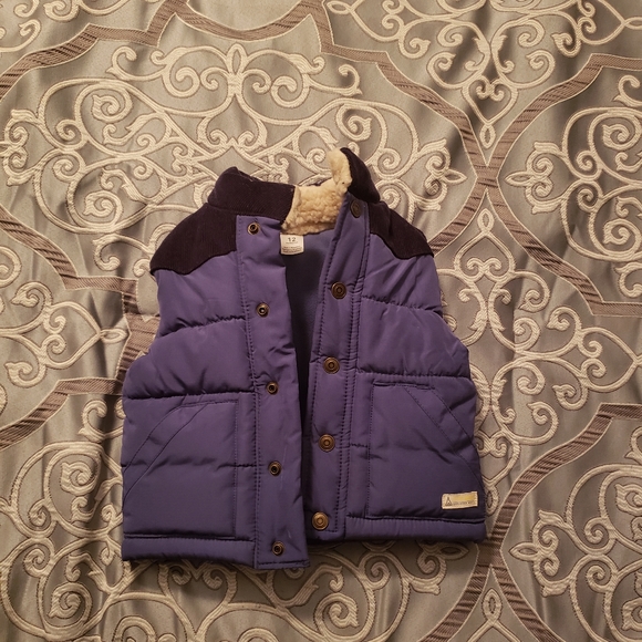Carter's kids Puffer Vest. - Picture 10 of 11